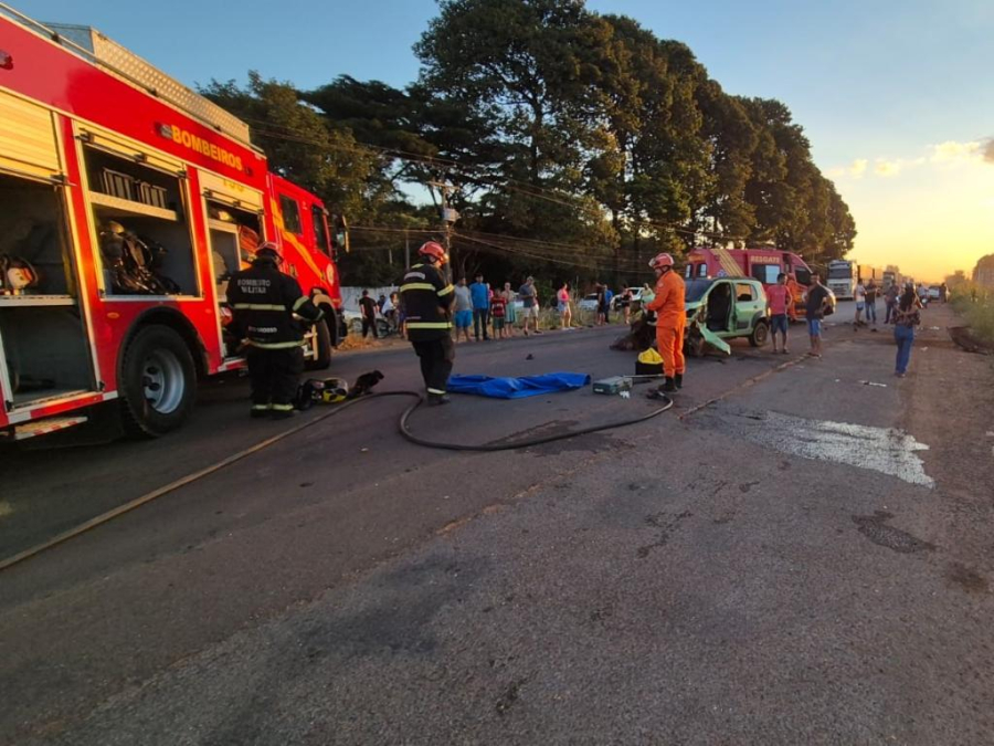 Corpo de Bombeiros socorre seis vítimas de acidente entre dois veículos na MT-140 em Sinop