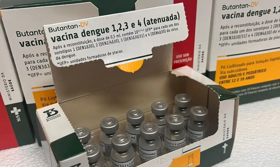 Ministério da Saúde minimiza riscos mesmo após óbitos ligados à imunização