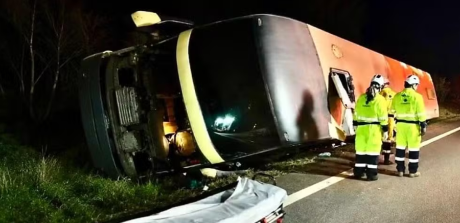 Nove pessoas ficam feridas após ônibus tombar na BR-163 em MT